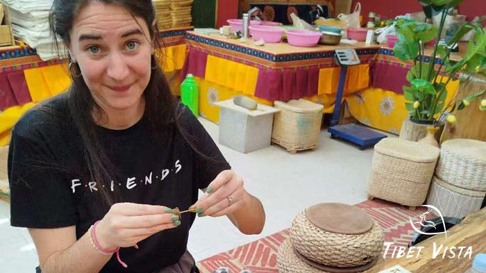 Learn to make Tibetan incense during Tibet tour