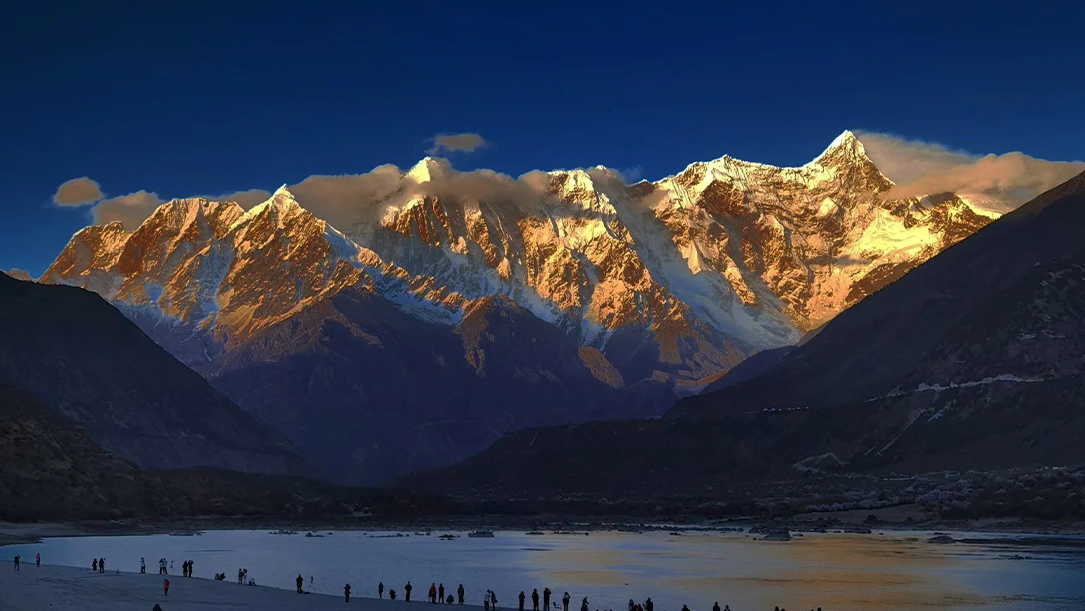 Namcha Barwa Peak illuminated by the sun