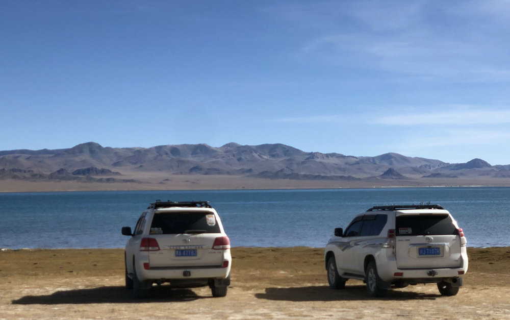 Drive you way to the holy lake in Tibet