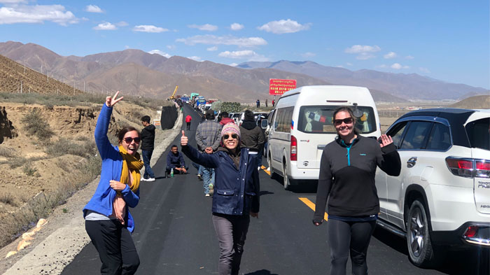  Tour vehicles and road condition in Tibet