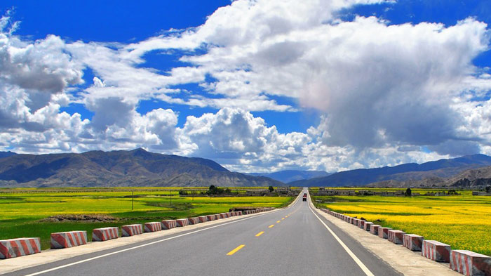  The Sichuan-Tibet Highway 