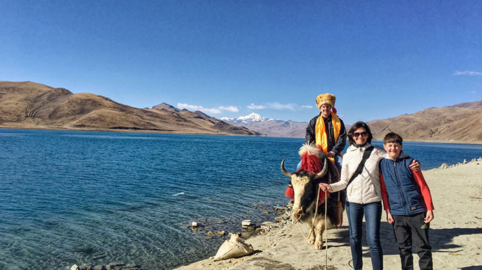  Yamdrok Lake 