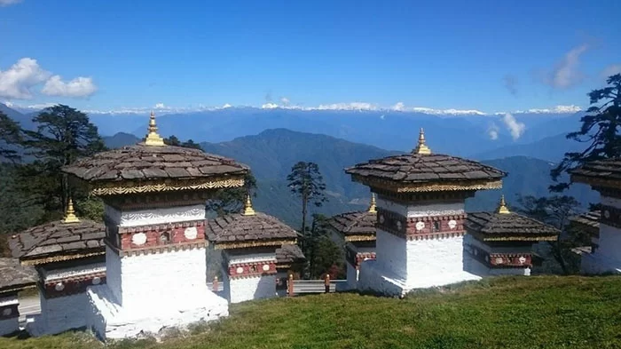 Visit Himalaya range in Bhutan Dochula Pass