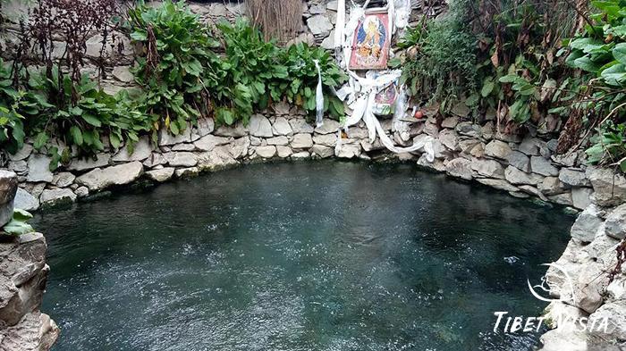 Dezhong Hot Spring