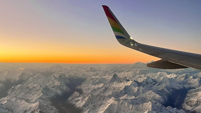 Fly from Chengdu to Lhasa