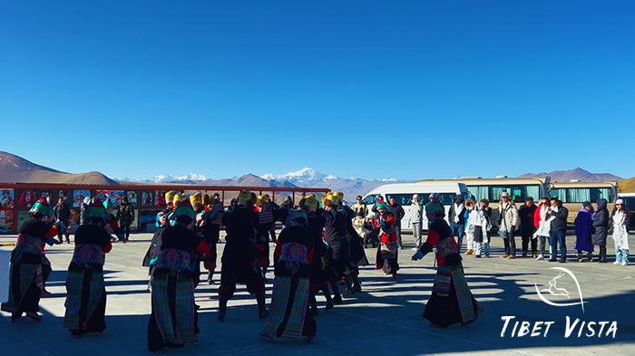 Guozhuang Dance at Yamdrok lake