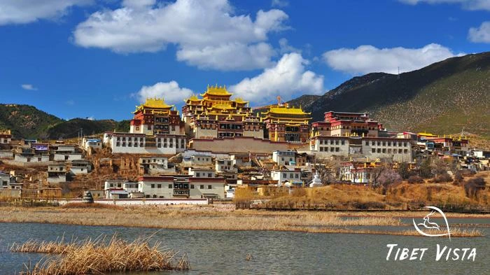 Yunna-Tibet Highway passes by Shangri-La Ganden Sumtseling Monastery