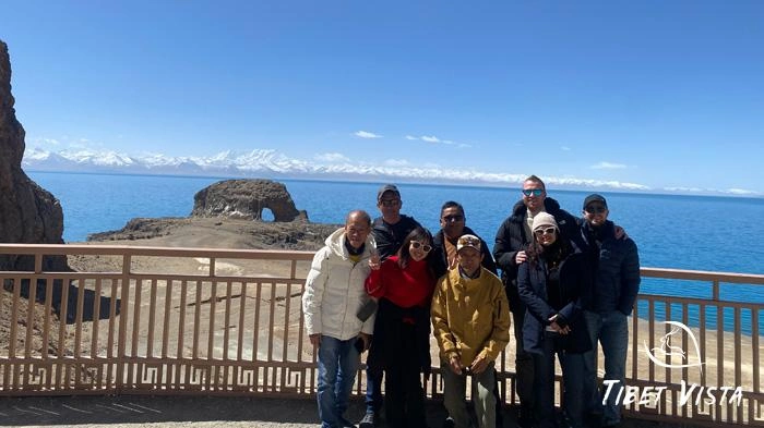 Visit Holy Elephant Gate beside the Namtso Lake
