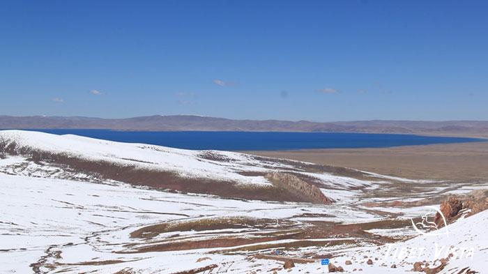 Road to Namtso Lake in Winter