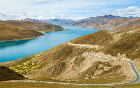 Yamdrok Lake or Namtso Lake: which one is better for different travelers?
