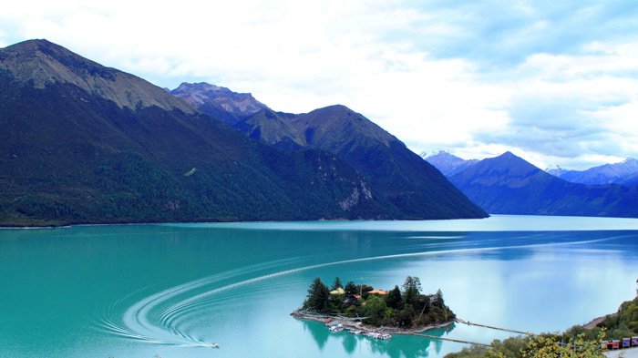 Nyingchi Basum Lake