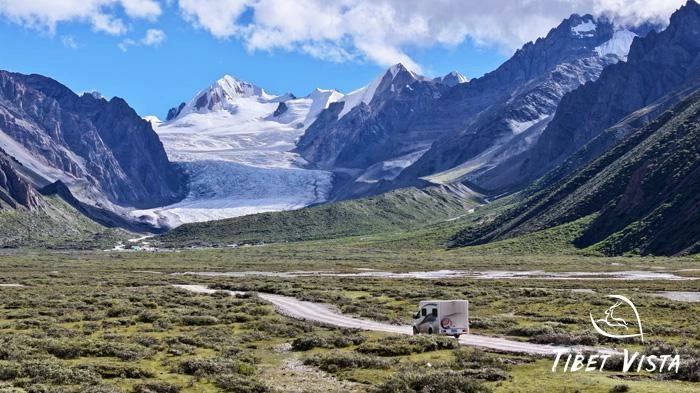 The picturesque landscape of Midui Glacier