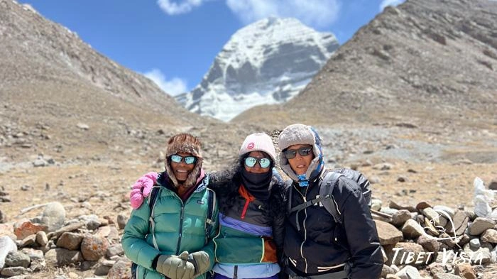 Our guests took photos with the Everest marker
