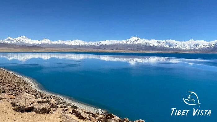 Peiku Tso Lake and Shishapangma Peak