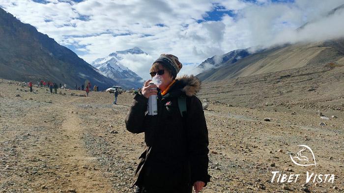 Bring portable oxygen bottles to Everest Base Camp