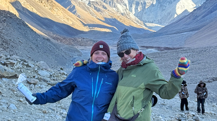 using our portable oxygen supplies in Tibet EBC in winter