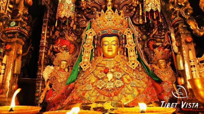 The 12-year-old Shakyamuni life-size statue in Jokhang Temple