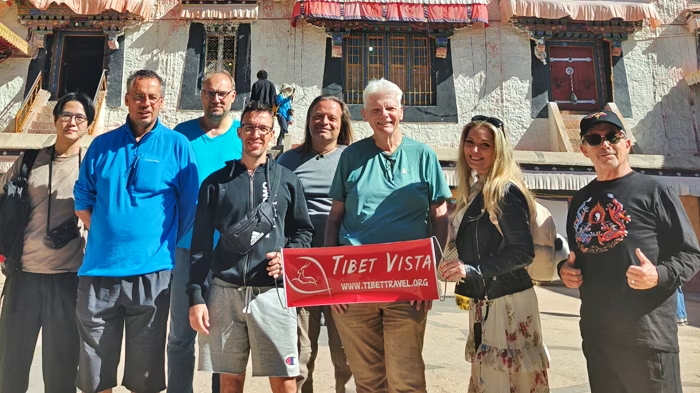 Tibet Vista Service Praised by Global Tourists