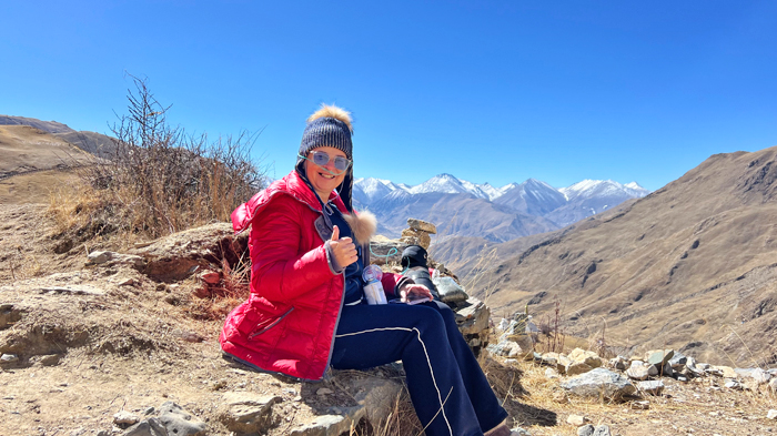 using portable oxygen canisters while trekking in Tibet