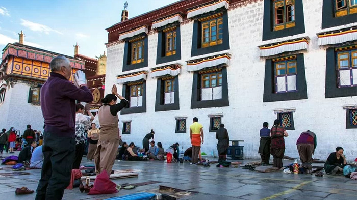 Visit the Jokhang Temple in Lhasa