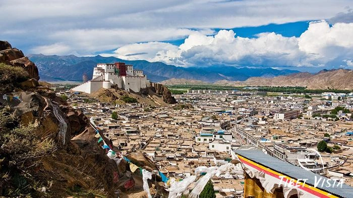 Shigatse Dzong at Tashlunpo Monastery in Shigatse