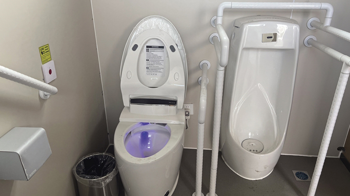 Western-style toilets at Lhasa Gonggar Airport