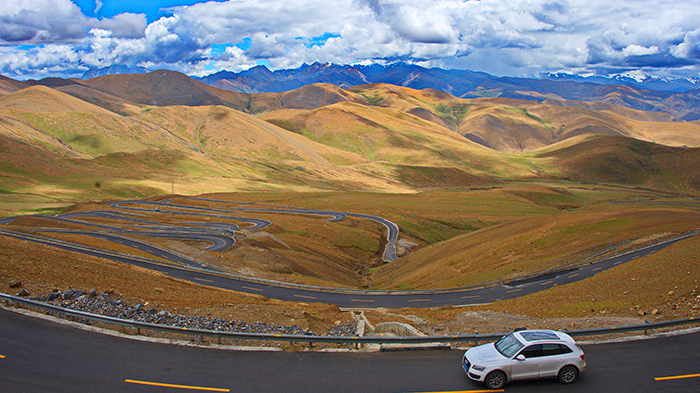 Zigzag road near EBC