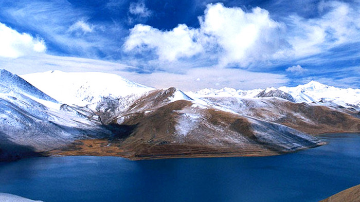  Yamdrok Lake in winter 