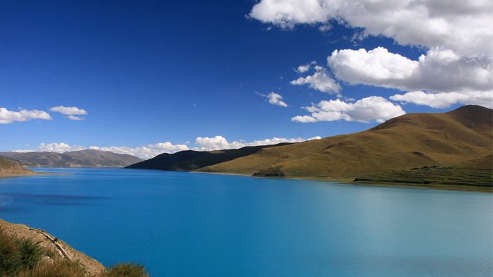  Lake Yamdrok 