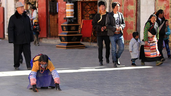 Tibetan prostration
