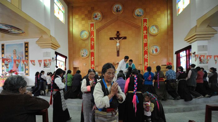 Tibetan Catholics gather at Christmas