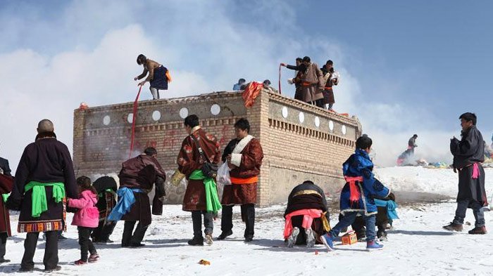 Weisang ceremony in Tibetan Losar Festival