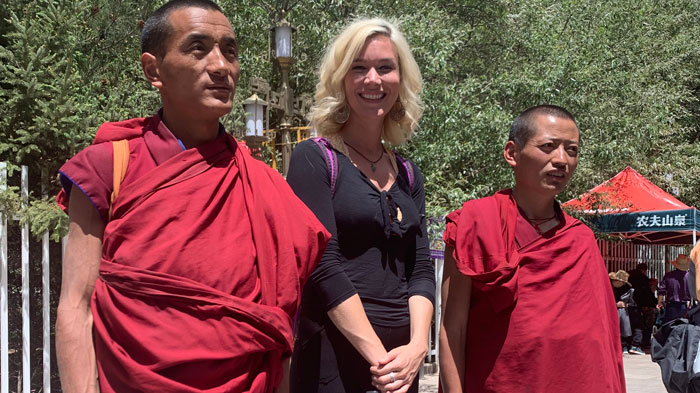 Took photos with Tibetan monks at Potala Palace