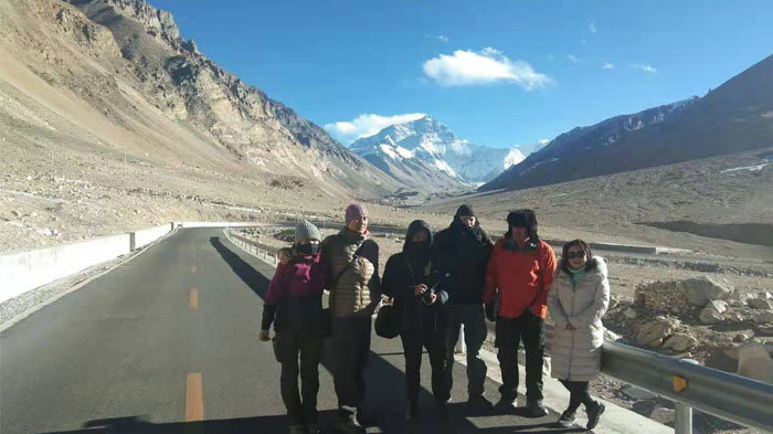Following the smooth way to Everest Base Camp