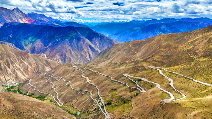 The stunning 72 bends of the Nujiang River