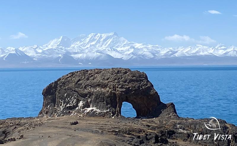 Admire the Holy Elephant Gate at the Northern Shore of Namtso Lake