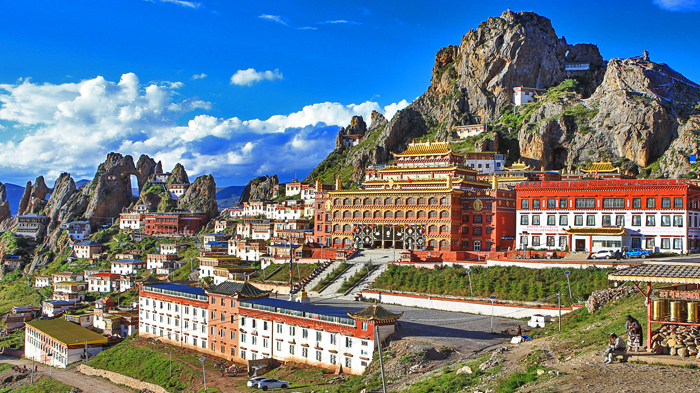 the sacred Zizhu Temple in Chamdo