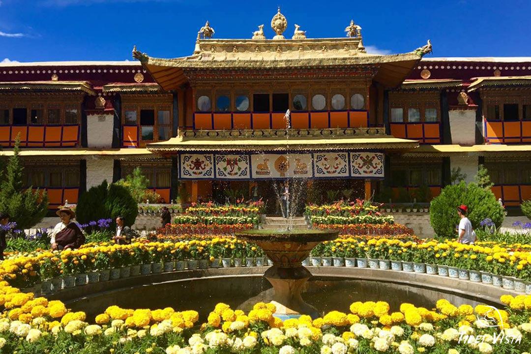 Charming Norbulingka in Lhasa in Summer