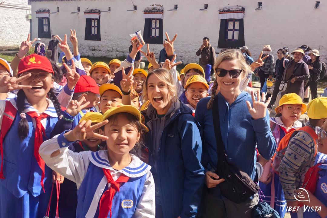 Came across lovely Tibetan students in Lhasa
