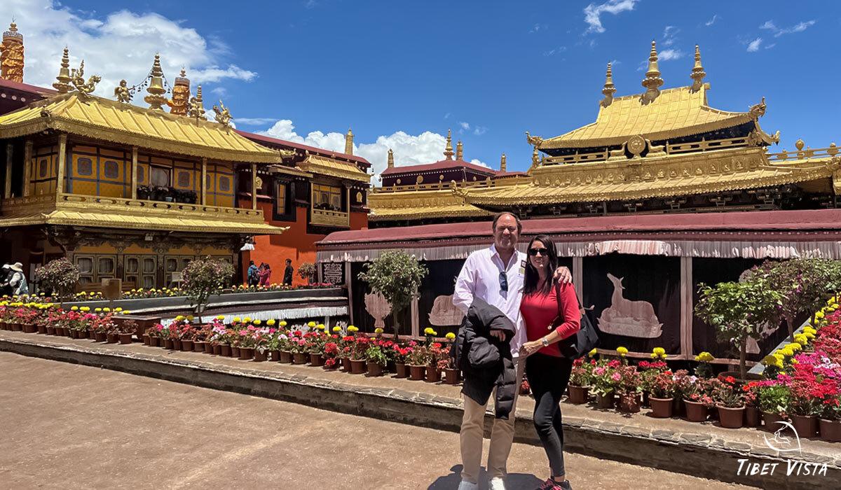 couple guests visit jokhang temple