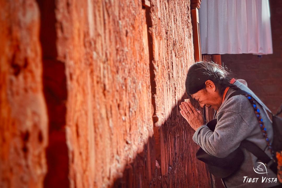 Devout local Tibetan pilgrims praying in Lhasa