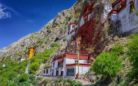 Buddhist Hermitage: guide to top 2 buddhist hermitages in Tibet