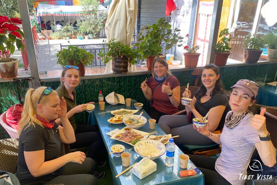 Enjoy tasty local food in Lhasa restaurant