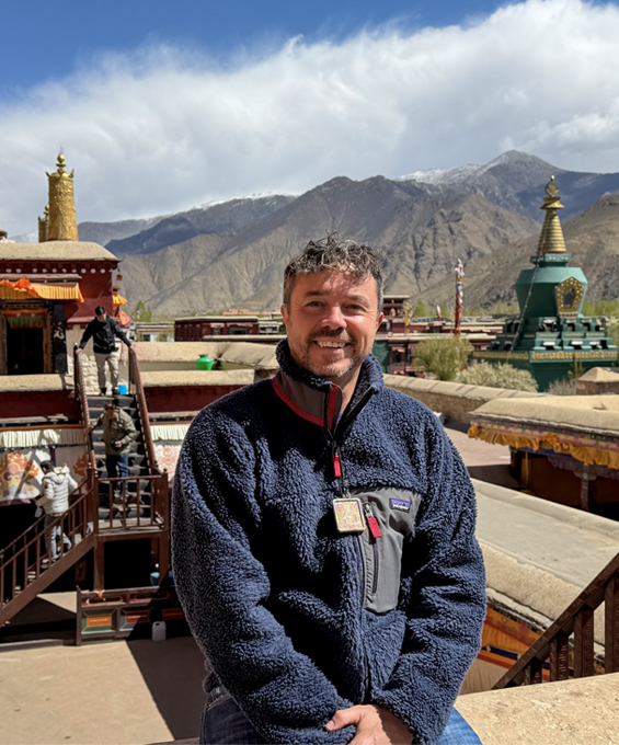 explore tibetan monks living quarters and buddhist colleges