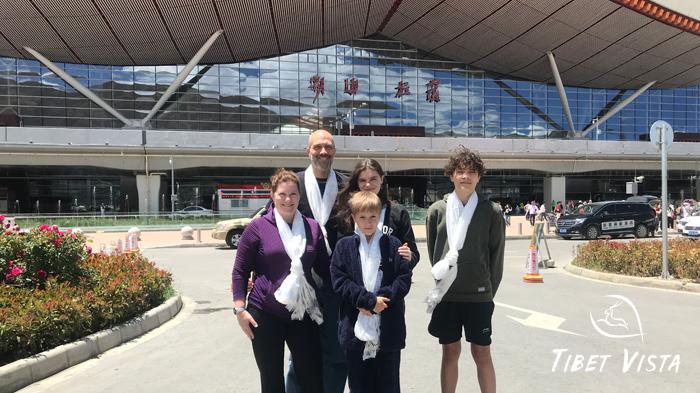 greet guests arriving from Kathmandu at Lhasa Gonggar Airport