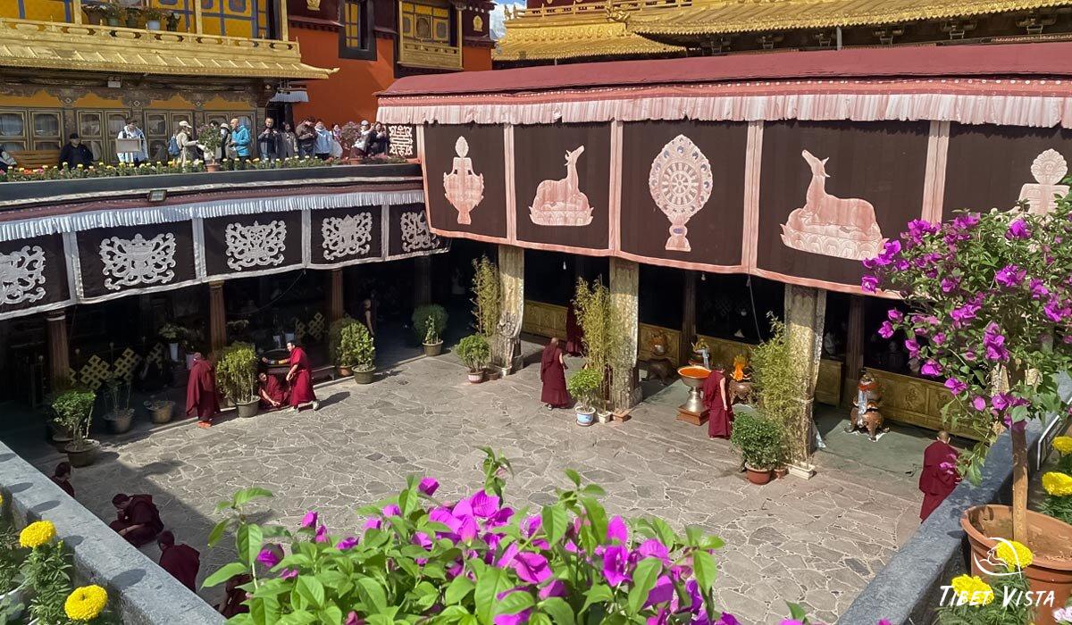 jokhang temple beautiful courtyard