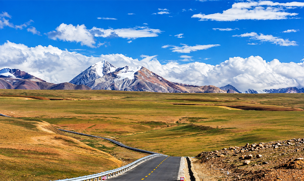The stunning scenery from Nyalam to the Zhangmu Border