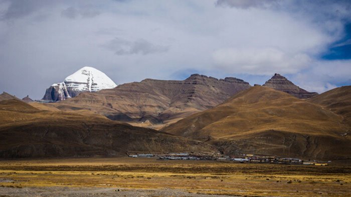 Mt.kailash and darchen 