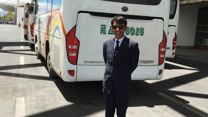 To receive clients at Lhasa Gongga Airport