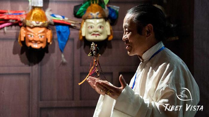 The divinely inspired storytellers reciting the epic of King Gesar